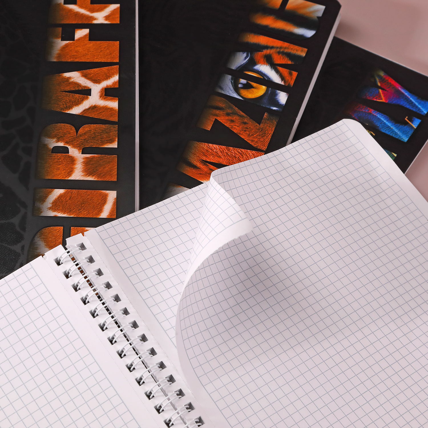 Тетрадь 96л А4ф клетка 60-65г/кв.м перфорация на отрыв  на гребне мат.ламин. 3D лак 4 диз.в блоке серия -Animals print- 