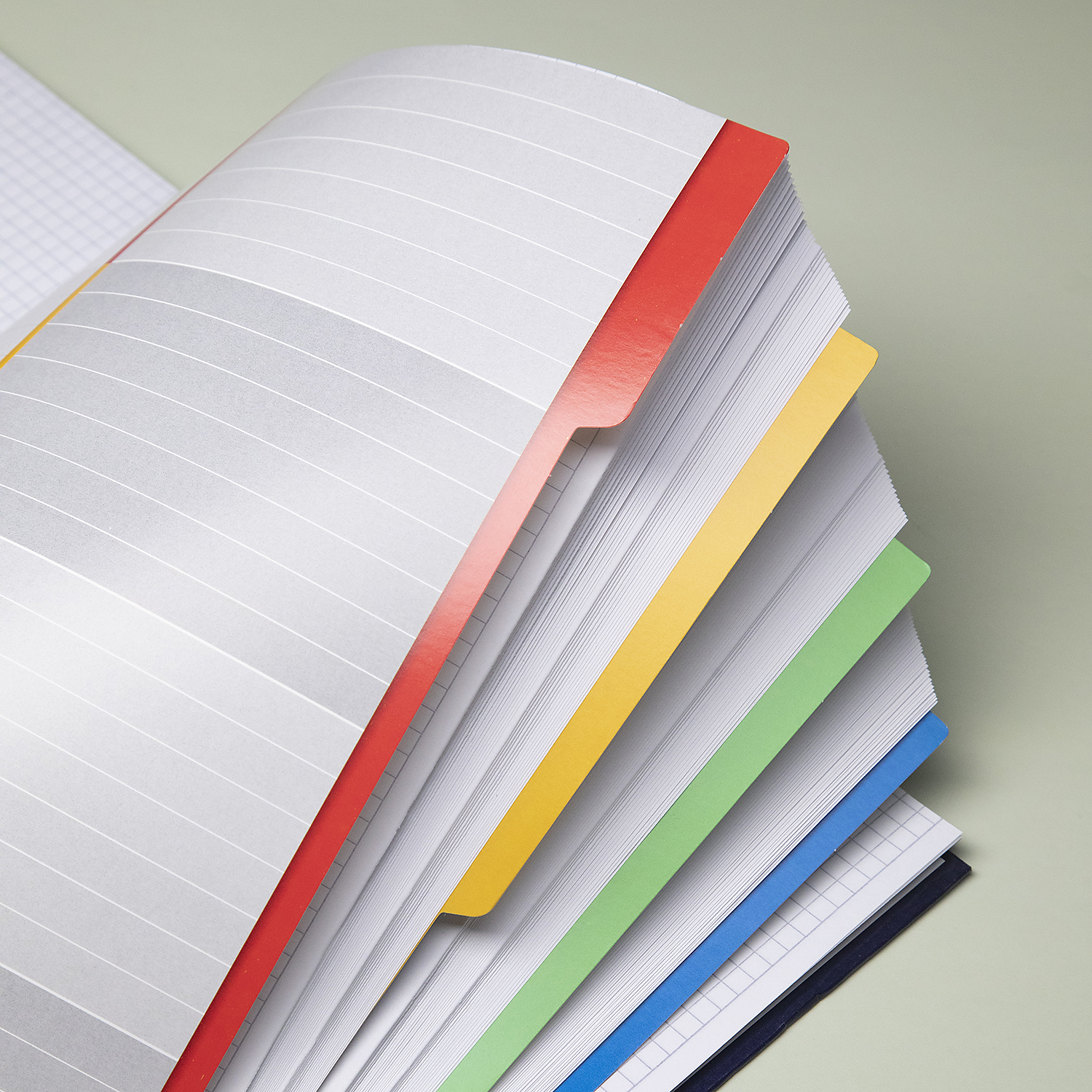 Тетрадь с твердой обложкой 120л А4ф на спирали 4 цв. разделителя Многоуров.перфорация ламинац.SOFT-TOUCH-CarbonStyle-  в индив.упак.