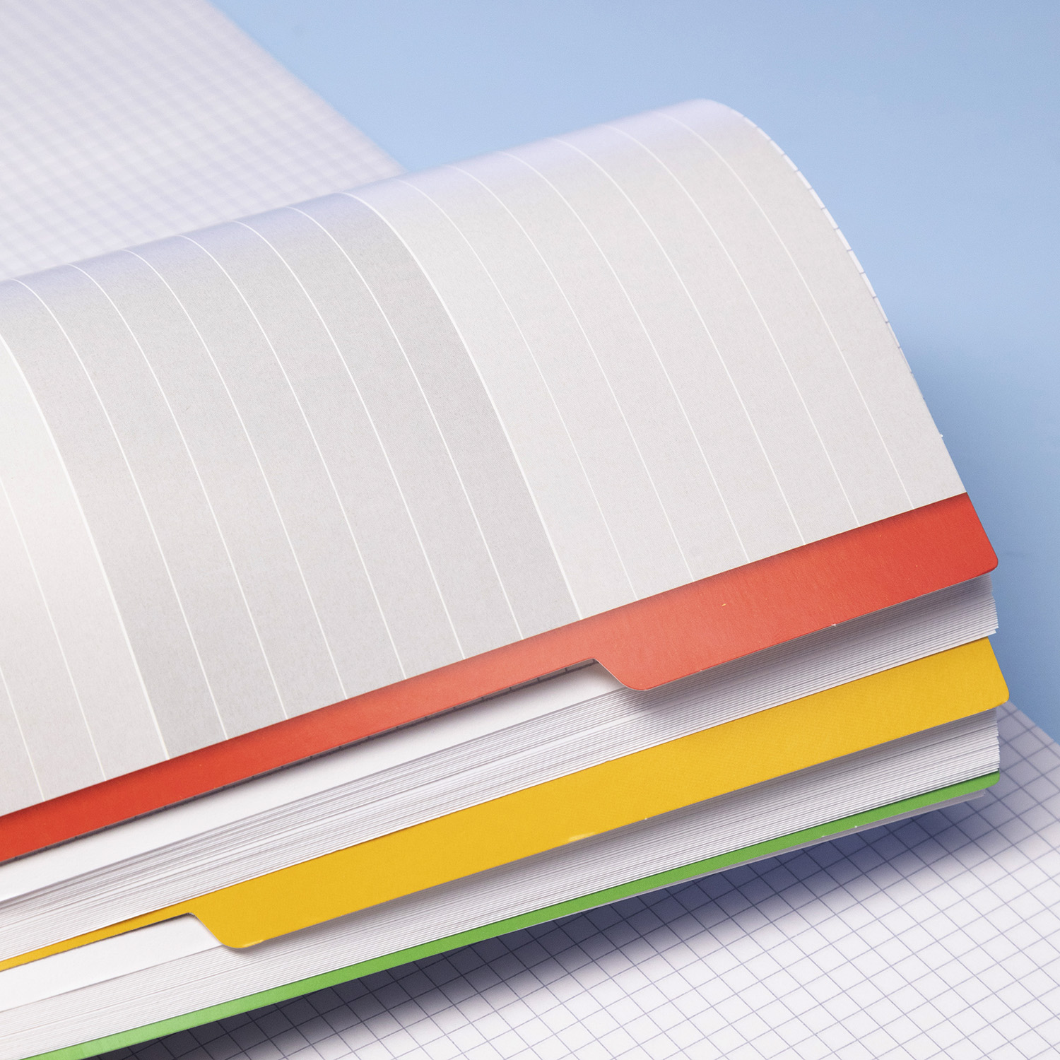 Тетрадь 120л А4ф на спирали 3 цв. разделителя Многоуров.перфорация ламинац.SOFT-TOUCH-Парящие лепестки-  в индив.упак.